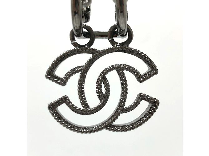 Orecchini a clip Chanel CC Mark A17S neri Nero - vista 3