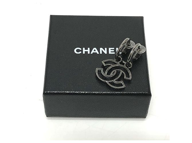 Orecchini a clip Chanel CC Mark A17S neri Nero - vista 9