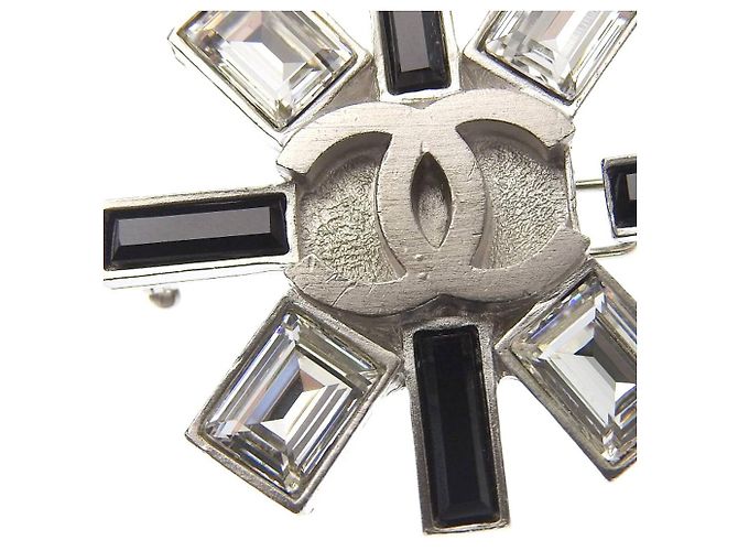 Spilla in metallo con strass Chanel 05A Nero - vista 5