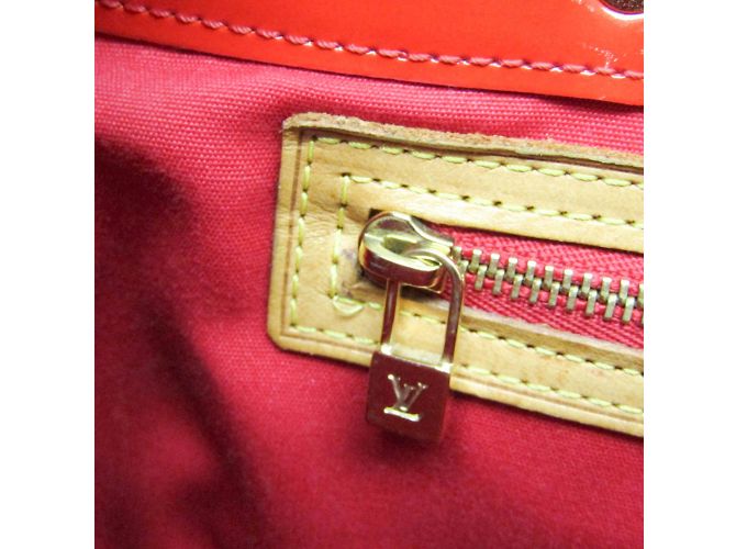 Borsa Louis Vuitton Monogram Vernis Reade PM Rosso - vista 11