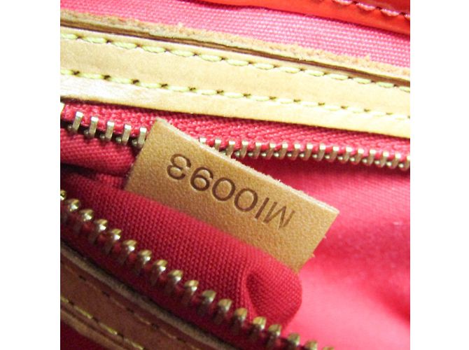 Borsa Louis Vuitton Monogram Vernis Reade PM Rosso - vista 13