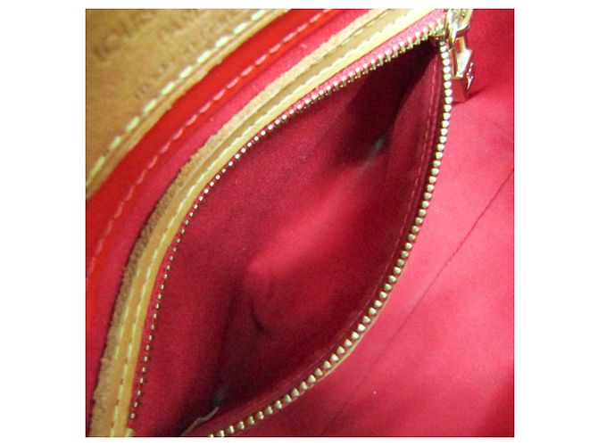 Borsa Louis Vuitton Monogram Vernis Reade PM Rosso - vista 4