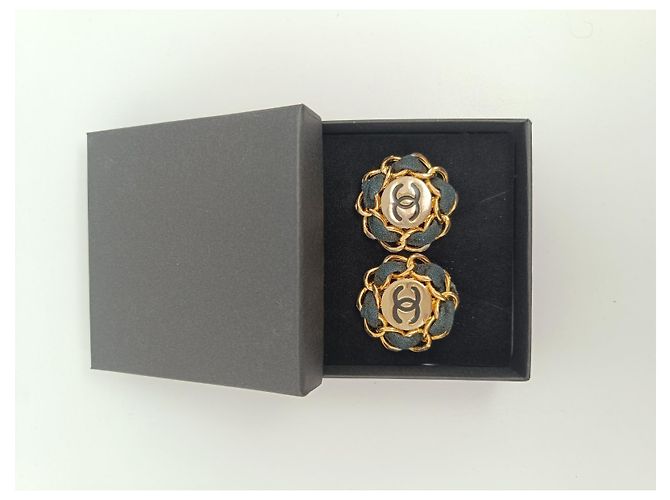 Chanel Ohrringe Goldfarben mit schwarzem Stoff Golden - Ansicht 4