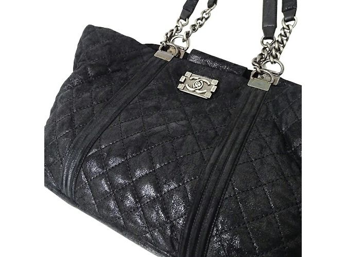 Borsa Tote Chanel Boy in suede nero - vista 11