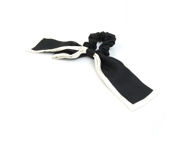Scrunchie in seta Chanel in bianco e nero - vista 3