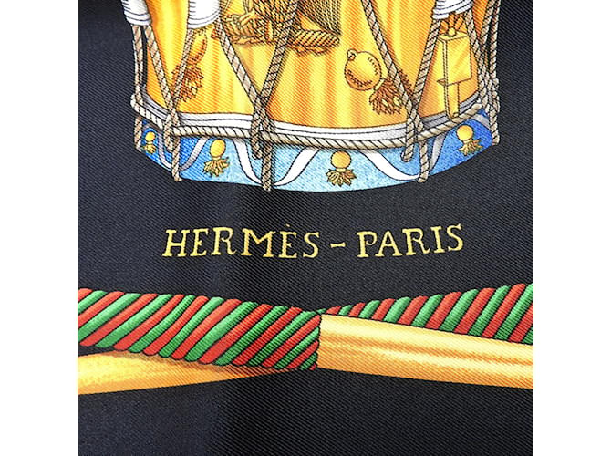 Sciarpa Hermès Carré 90 in nero e oro D'oro - vista 3