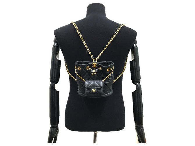 Schwarzer Leder-Rucksack von Chanel - Ansicht 10
