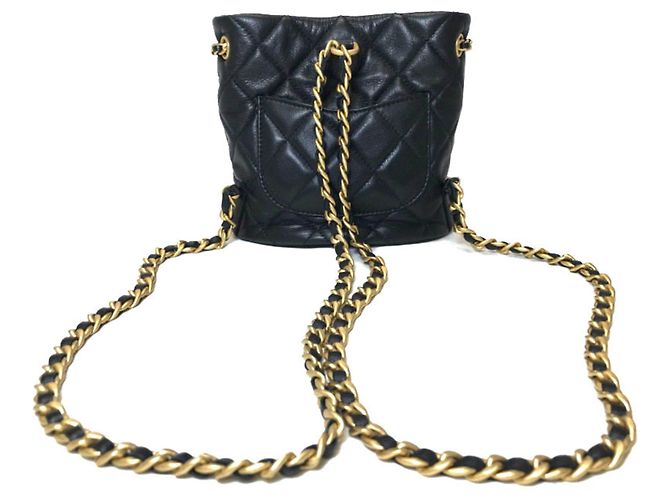 Schwarzer Leder-Rucksack von Chanel - Ansicht 2
