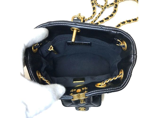 Schwarzer Leder-Rucksack von Chanel - Ansicht 8