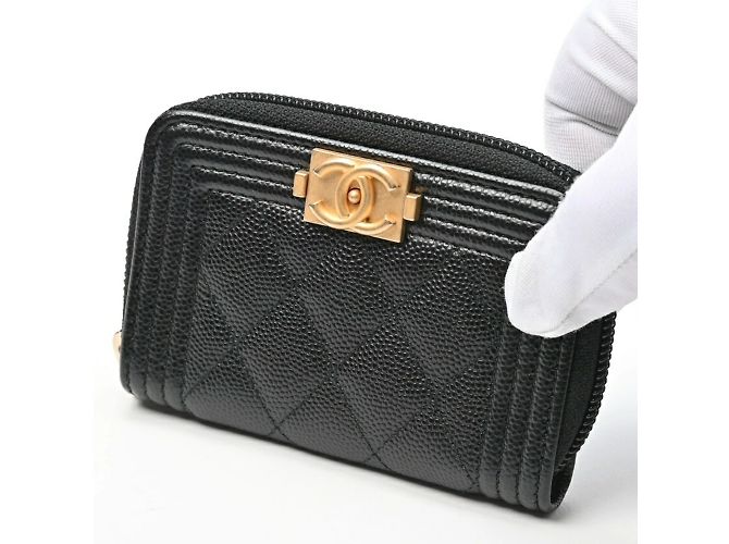 Monedero redondo Chanel Boy Negro Dorado - vista 2