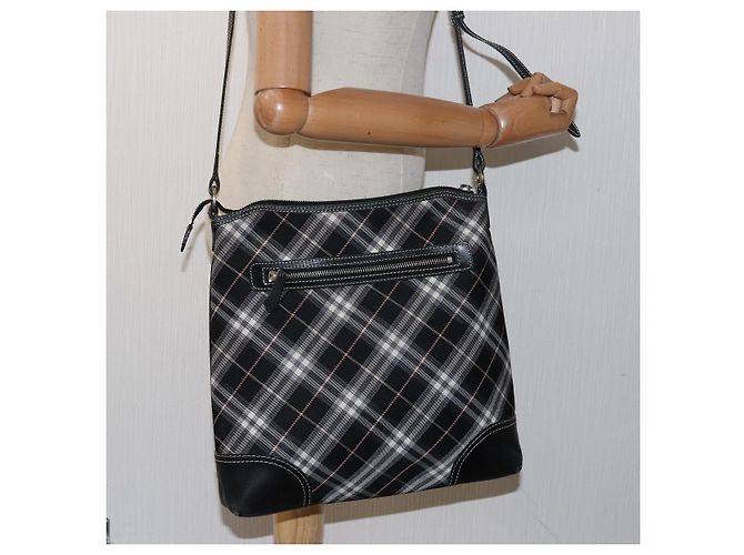 Borsa a spalla Burberry Nova Check Blue Label in nylon nero Auth 80167 - vista 20