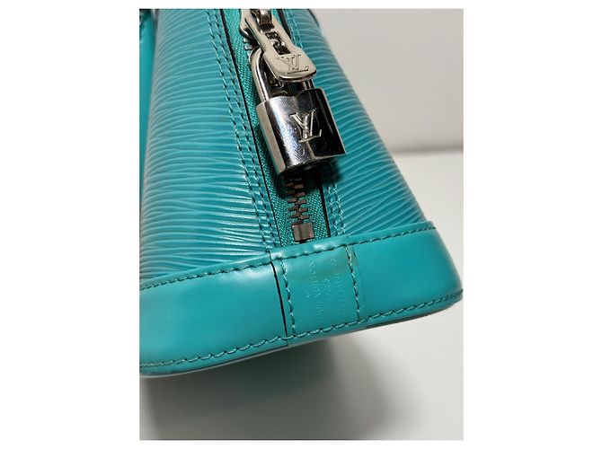 Louis Vuitton Alma BB Pelle Epi Turchese - vista 7