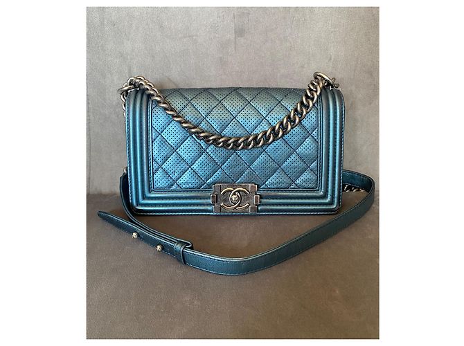 Chanel Borsa Boy Flap Blu Pelle Perforata - vista 2