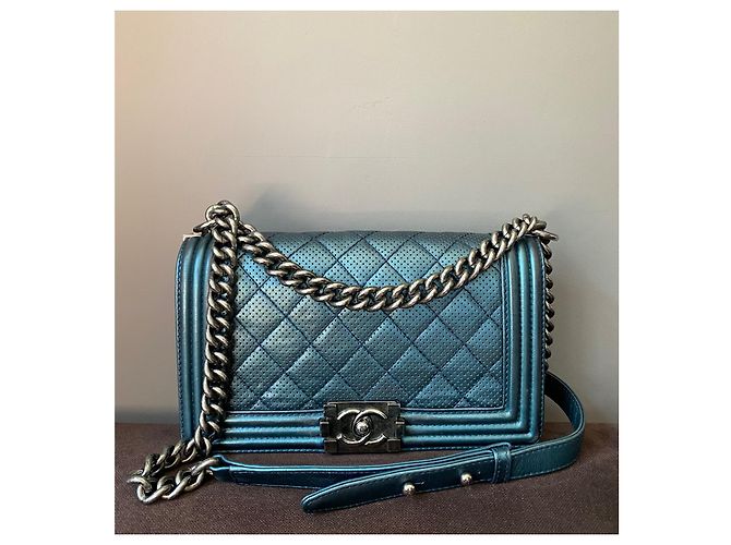 Chanel Borsa Boy Flap Blu Pelle Perforata - vista 3
