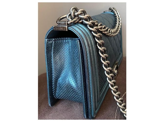 Chanel Borsa Boy Flap Blu Pelle Perforata - vista 6
