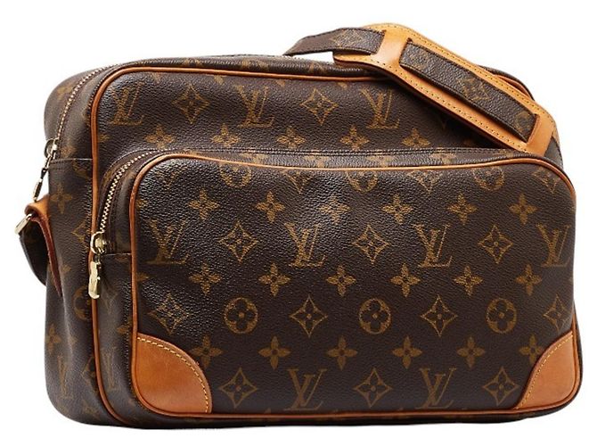 Bolsa de Ombro Monogram Nile da Louis Vuitton Marrom Monograma - vista 2