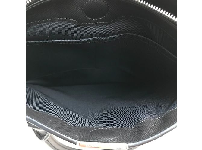 Bolso Tote Anton en Taiga Louis Vuitton Negro - vista 10