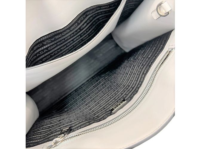 Prada geprägte Dreiecks-Tote Braun - Ansicht 11