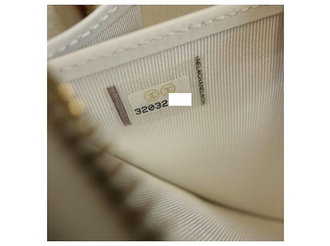 Portafoglio lungo matelassé CC Mark con zip rotonda Chanel 19 Bianco - vista 9