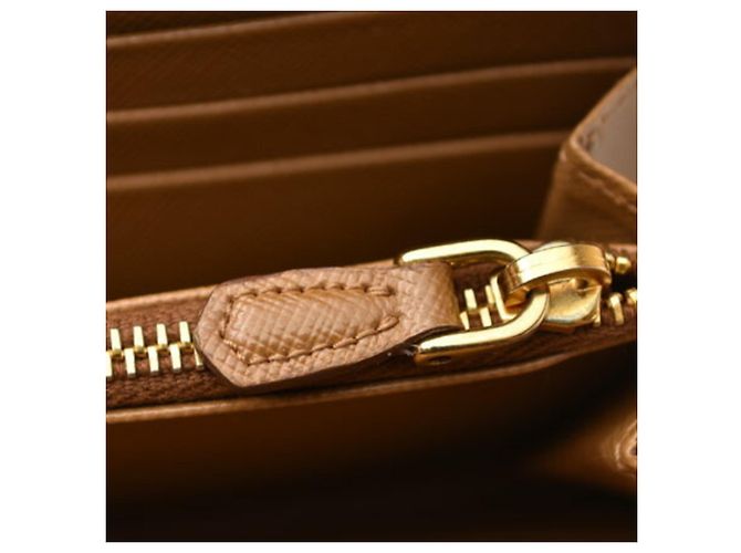 Prada Saffiano Metall Bi-Fold Geldbörse Braun - Ansicht 7