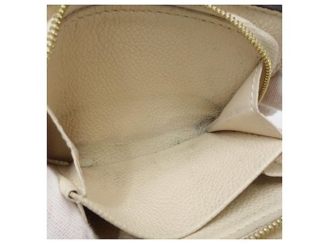 Billetera Trifold Monogram Empreinte Louis Vuitton - vista 8