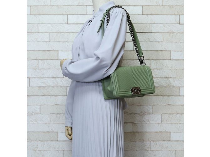 Borsa a spalla Chanel Boy Chanel V Stitch Verde - vista 2