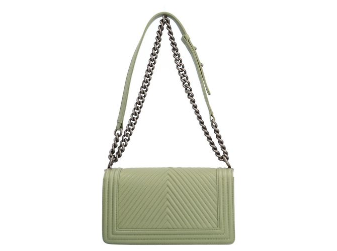 Borsa a spalla Chanel Boy Chanel V Stitch Verde - vista 3