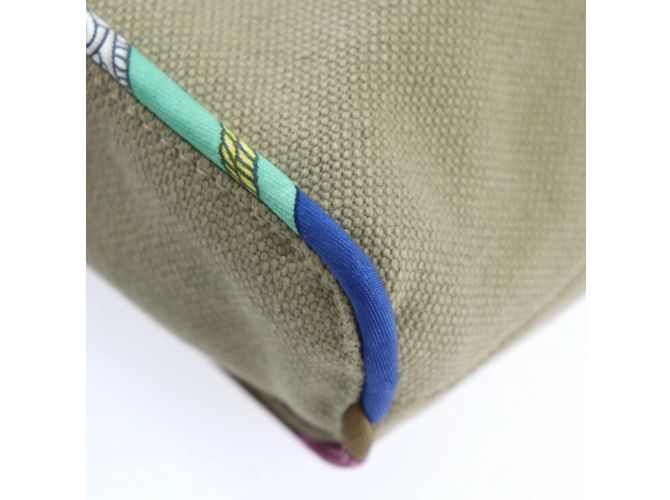 Silk In Borsa Ash Petit H di Hermès Cachi - vista 5