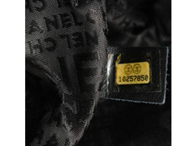 Chanel schwarze lackleder Tragetasche - Ansicht 11