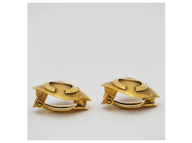 Timeless Orecchini Chanel Coco Clip in oro D'oro - vista 2