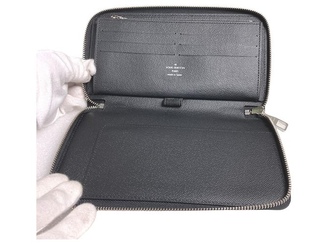 Louis Vuitton Noir Epi Zippy Organizer Black - view 12