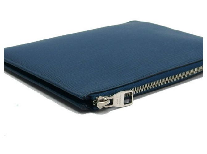 Borsa Clutch Pochette Jules PM in Epi di Louis Vuitton Blu chiaro - vista 4