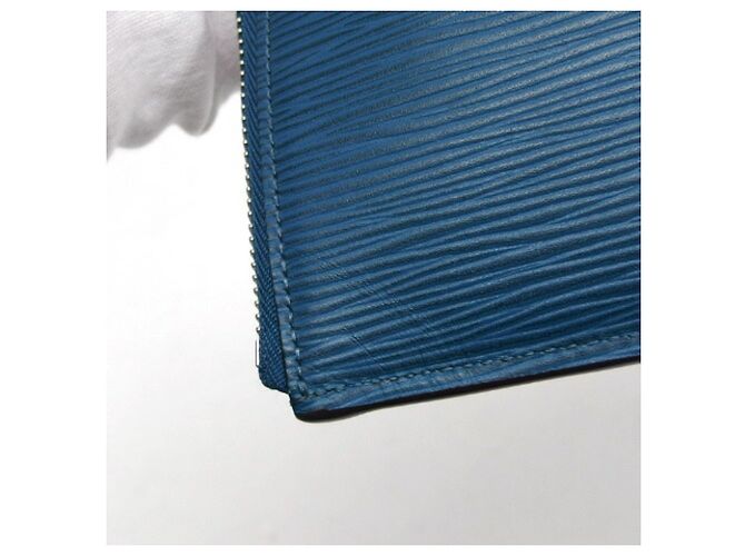 Borsa Clutch Pochette Jules PM in Epi di Louis Vuitton Blu chiaro - vista 9