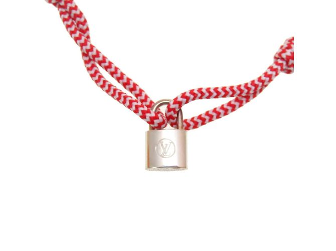 Bracciale Charm Silver Lockit di Louis Vuitton Brasserie Rosso - vista 3