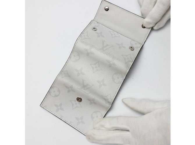 Billetera Compacta Discovery Louis Vuitton Blanco - vista 2