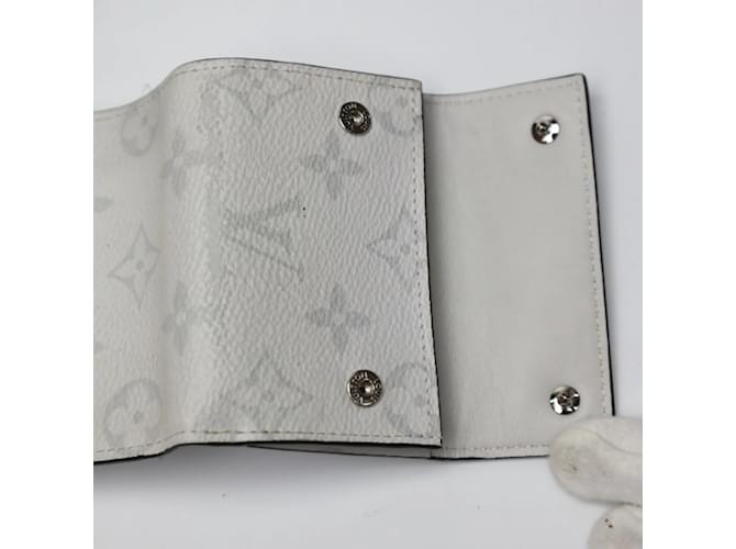 Billetera Compacta Discovery Louis Vuitton Blanco - vista 3