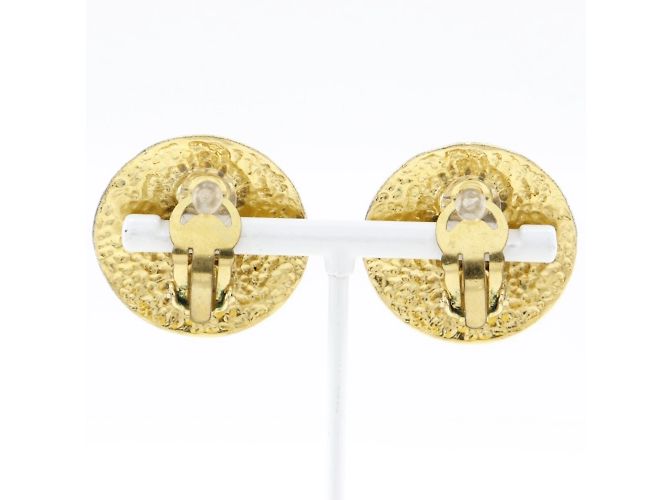 Orecchini matelassé in oro placcato vintage di Chanel - vista 3
