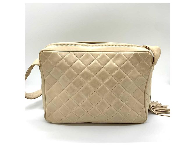 Borsa a spalla Chanel in pelle di agnello matelassé beige - vista 2