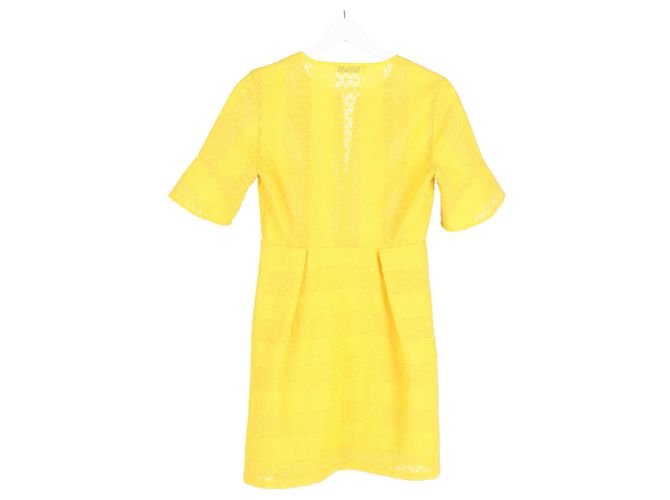 Sandro Mini-Kleid mit Rundhalsausschnitt aus gelbem Polyester Kamel - Ansicht 5
