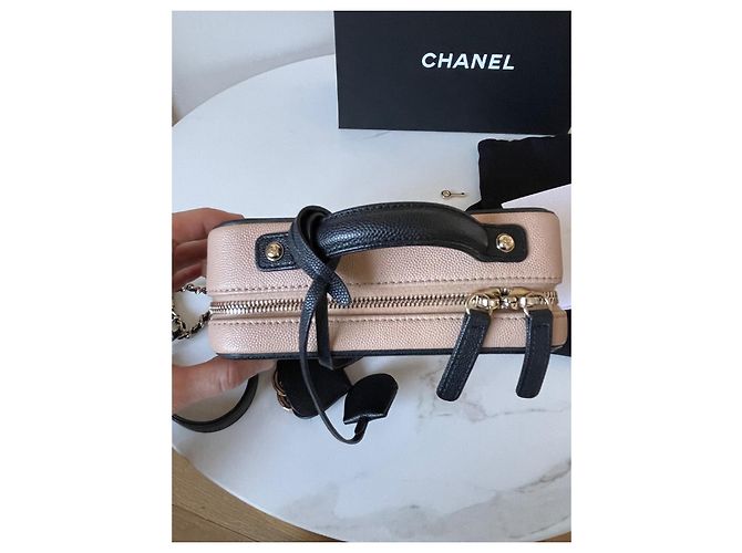 Vanity Beauty case Chanel beige in pelle con finiture dorate - vista 10