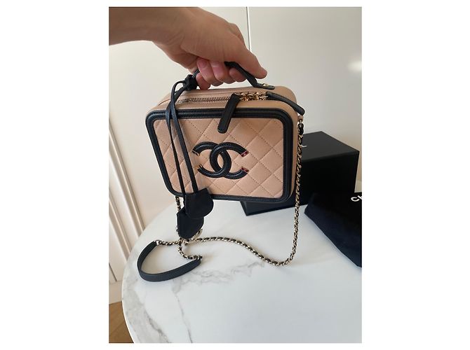 Vanity Beauty case Chanel beige in pelle con finiture dorate - vista 11