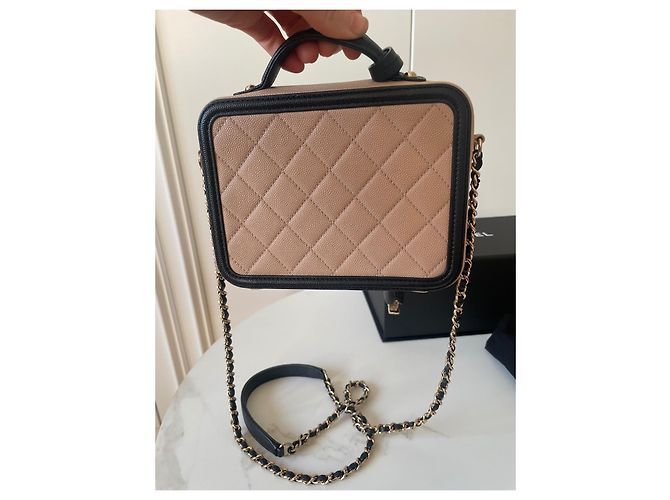 Vanity Beauty case Chanel beige in pelle con finiture dorate - vista 5