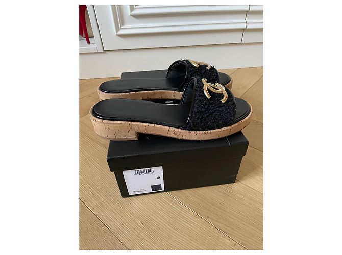 Sandali Chanel in Tweed Nero con Hardware CC Dorato - vista 10