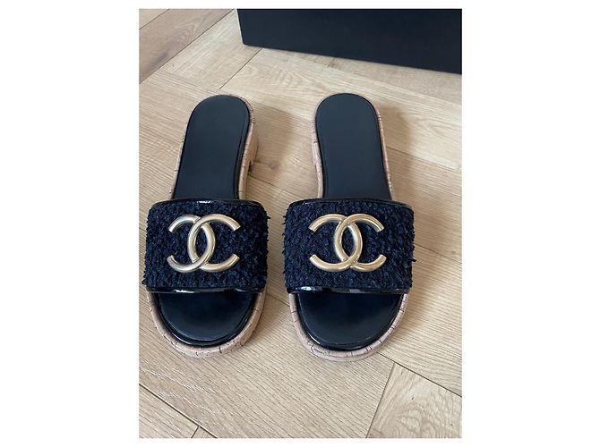 Sandali Chanel in Tweed Nero con Hardware CC Dorato - vista 14