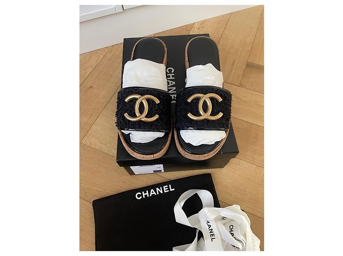Sandali Chanel in Tweed Nero con Hardware CC Dorato - vista 2