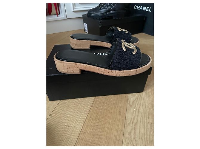 Sandali Chanel in Tweed Nero con Hardware CC Dorato - vista 4