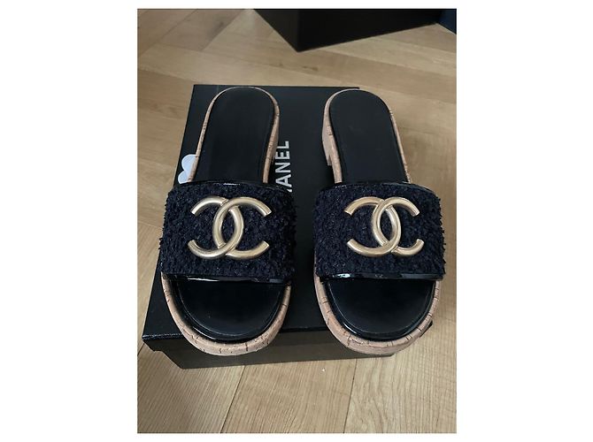 Sandali Chanel in Tweed Nero con Hardware CC Dorato - vista 5