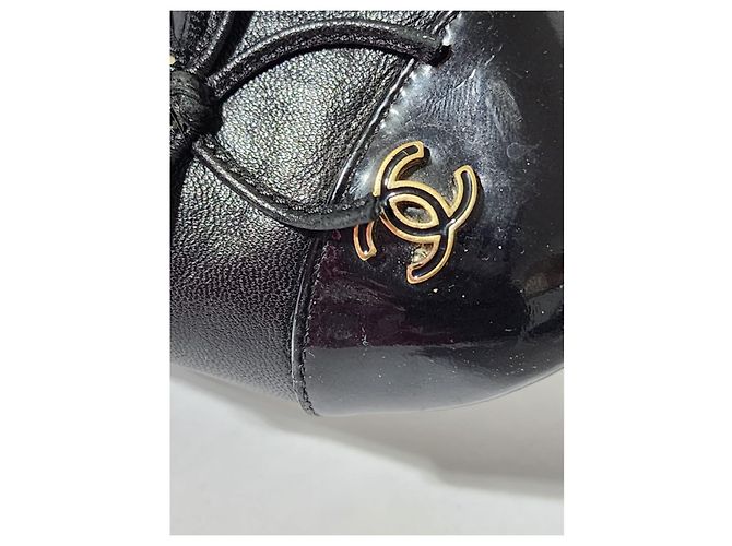 Escarpins en cuir et vernis CC à bout capuchon Chanel Noir Taille 36C - vue 9