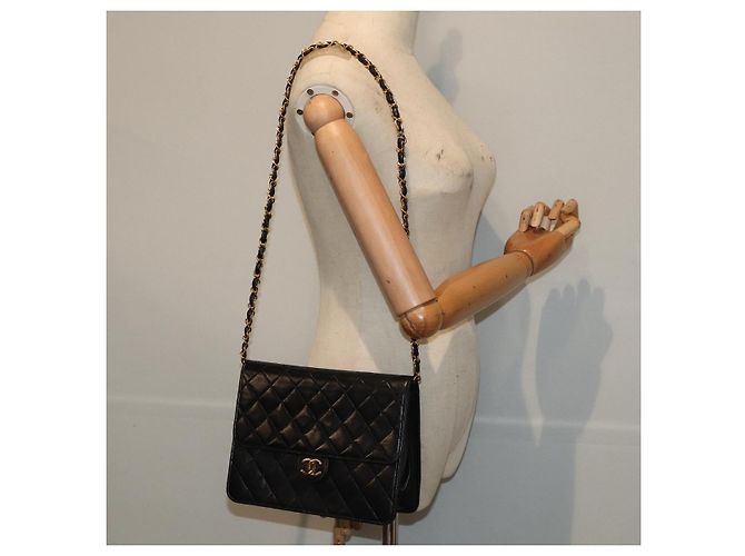 CHANEL Matelassé Ketten-Schultertasche aus Lammleder Schwarz CC Auth 83342 - Ansicht 25