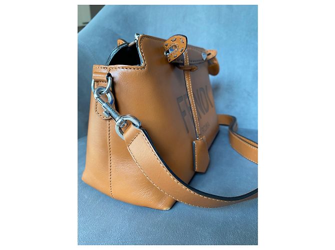 Fendi By the Way Borsa Boston Medium in pelle marrone - vista 14